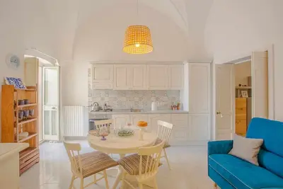 Image de Maison typique, rez-de-chaussée, jardin privatif, 200m du centre, plages à 8 km.