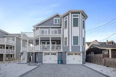 Image de Stunning Point Pleasant Beach 6br 5Bath Ocean Front Home - Heated Inground Pool