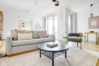 Image de Premium Mitte 1br with Apple Store in building, by Blueground