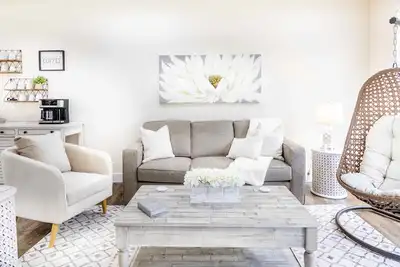 Image de La Fleur, Exquisite New Home Close To The Ark.