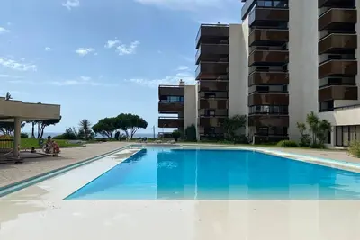 Image de Stunning ocean-view condo newly renovated with pool, garden and 24hr security