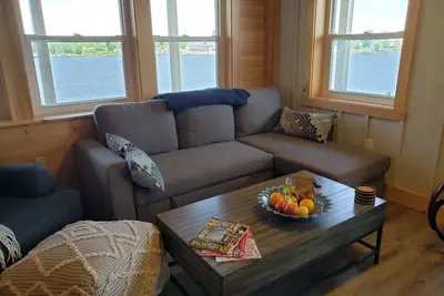 Image de Fabulous New Georgian Bay Cottage on the water!