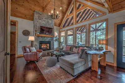 Image de ⛰Blue Ridge Luxury Cabin★Sunset★View★Hot Tub★Games