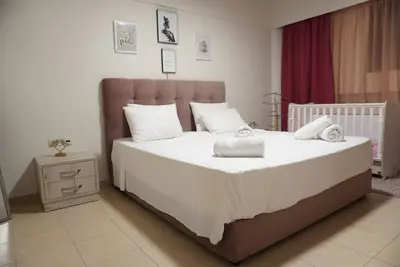 Image de Theo & Ms Apt - 2 Beds - Garden - Parking - WiFi