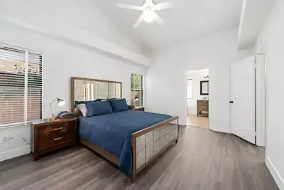Image de 4 bedroom home with big backyard