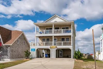 Image de Turning Tide: Semi-Oceanfront, private pool & hot tub, rec room with pool table!