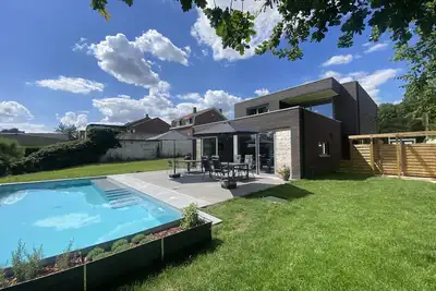 Image de Maison confortable avec grand jardin