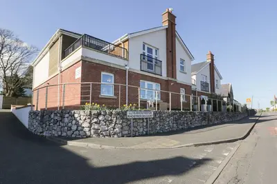 Image de Benllech Coastal Retreat, family friendly, with a garden in Benllech