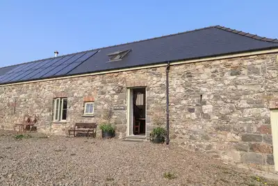 Old Spot Cottage, family friendly, with open fire in Goodwick