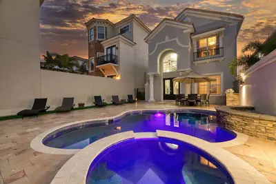 Image de Dream Oasis | 5 Bed, 4 Baths, 2, 775 Sq. Ft. , Theater Room, Private Pool