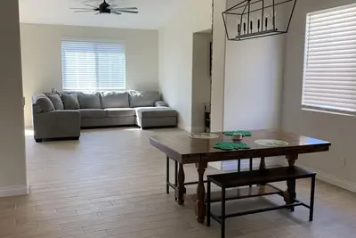 Image de Beautiful newly remodeled home near Festival