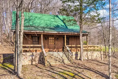 Image de Quaint 'Lakeside' Cabin w/ Pond & Fire Pit!