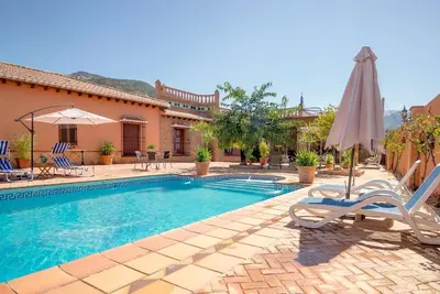 Image de \"Villa Sierra Nevada de Pilar I\" avec vue sur les montagnes, piscine et Wi-Fi.