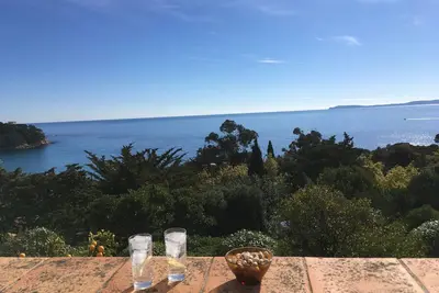 Image de villa vue mer exceptionnelle, Ă 6 mn Ă pied de la plage du Canadel