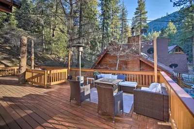 Image de Peaceful & Idyllic Forest Cabin w/ Pool Table