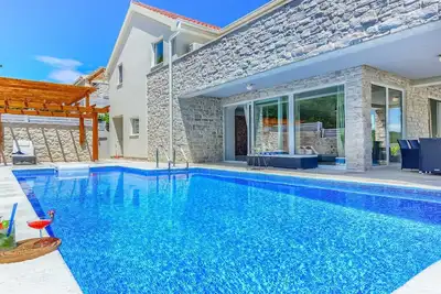 Image de Villa Anandas - Villa de 8 chambres avec vue sur la mer, piscine, sauna et bain à remous pour 16+4 personnes