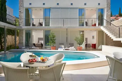 Image de Golden Beach Villa - villa en bord de mer avec piscine pour 16 personnes
