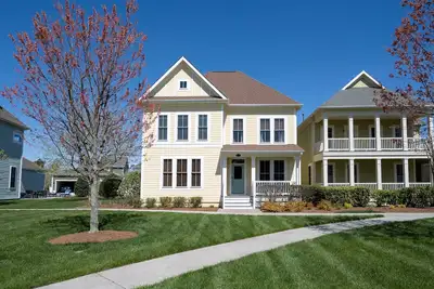 Image de 27531 S Nicklaus Ave - Four bedroom home in the amenity filled Peninsula!