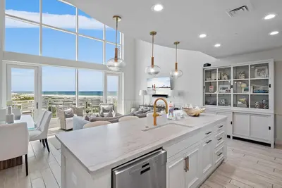 Image de Holidays by the Beach! \"Southern Roots\" Gulf Front Watersound Condo! Bikes!