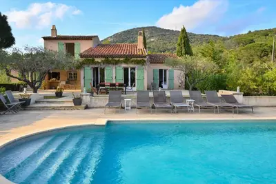 Image de Spacieuse Maison Avec Wi Fi Et Piscine