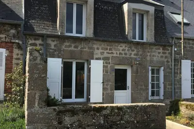 Image de Maison pour quatre Ă 10min Ă pied de la plage