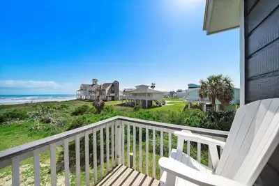 Coastal Cottage | Water Views w/ Beach Access