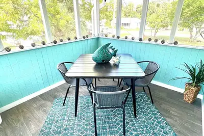 Image de Downtown | Comfortable | Pets Ok | 2bdrm