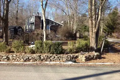 Image de Cozy and Charming Chalet! Close to Hiking Trails and Ski Areas!