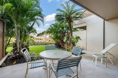 Image de Tropical haven with pool, hot tub, grills & window Ac - walk to beach