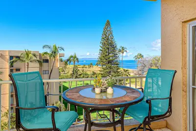 Image de Top-floor oceanfront condo with Ac, water views, & pool access - steps to beach