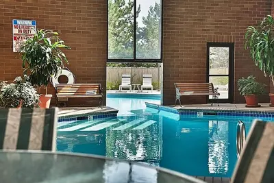 Image de Looking for a Peaceful Location w\/ Relaxing View? Spacious Room w\/ Large Window