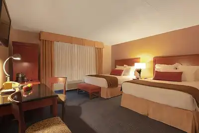 Image de Fun for the Whole Family! 2 Convenient Rooms, Free Parking and Onsite-Pool