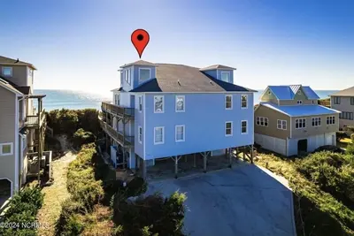 Image de Beautiful Views of Ocean- Beachfront- Large Family House- West