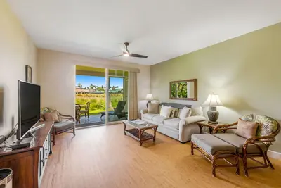 Image de Ground-floor, golf-view condo near A-Bay beach & shops with infinity pool & spa