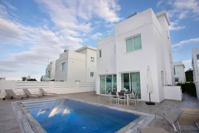 Image de Villa Ioli Green Bay