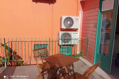 Image de Grand studio meublé à 5min à pieds de la plage et restaurants