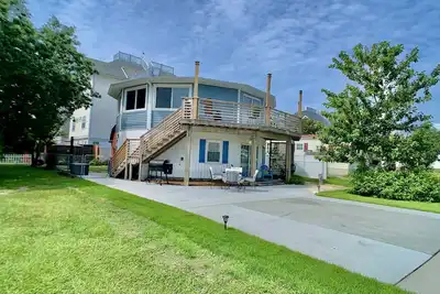 Image de ❤️Amazing Round House - Easy Self Check-In, Just Steps to Beach!