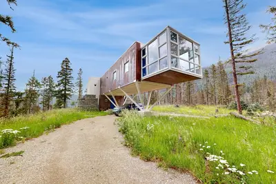 Image de Ultra-Modern Home | Sunroom with Big Views | Walk to Kachina Lift