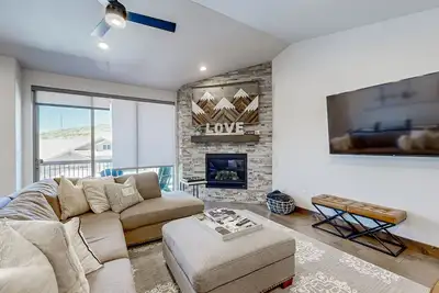 Image de Black Rock Ridge Luxury New-Build | Mountain Views, Near Trails & Slopes