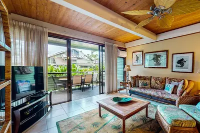 Image de Oceanfront All-Suite Escape with Ac & Pool | Steps to Sand | Walk to Dining