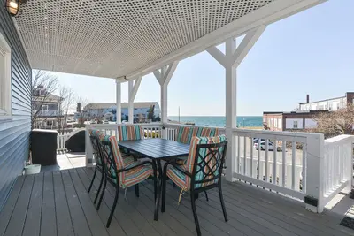 Harbortown Hideaway: Charming home in downtown Gloucester with water views.