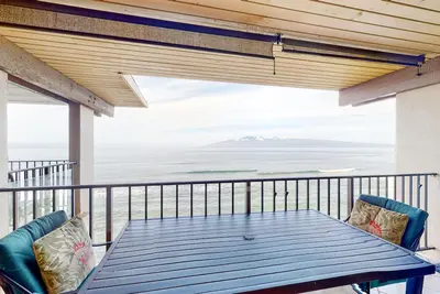 Image de Oceanfront Nohonani w/ Lanai & Pool - Steps to Private Beach