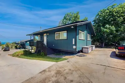 Image de Remodeled cottage with Ac, ocean views, yard & lanai - near beach, golf & dining