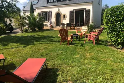 Image de Villa avec un grand jardin clos Ă 150m de la plage.