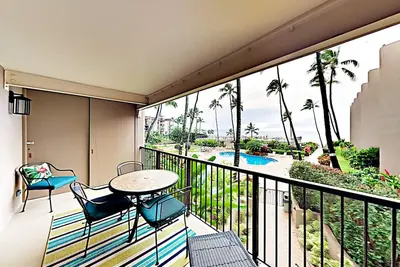 Image de Ocean-View Gem w/ Lanai, Pool & New Furnishings - Walk to Swimming Beach
