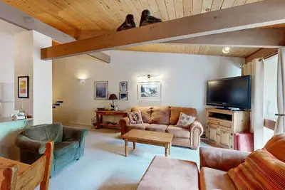 Image de Sierra Del Sol | Ski-In, Ski-Out Townhome & Slope-View Balcony