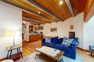 Image de Modern mountain-view getaway w/ fireplace - walk to private ski locker by lifts