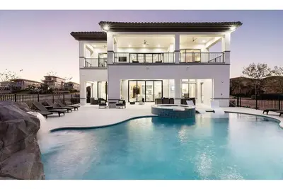 Image de Deluxe Mansion with Swim up Bar and Pool Slide at Reunion - August Discount!