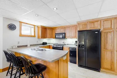 Image de Ski-in\/ski-out mountain-view condo next to Grammy Jay trail w\/ board games, W\/D