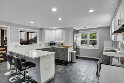 Image de Modern House - Walking Distance to Downtown and Stadium